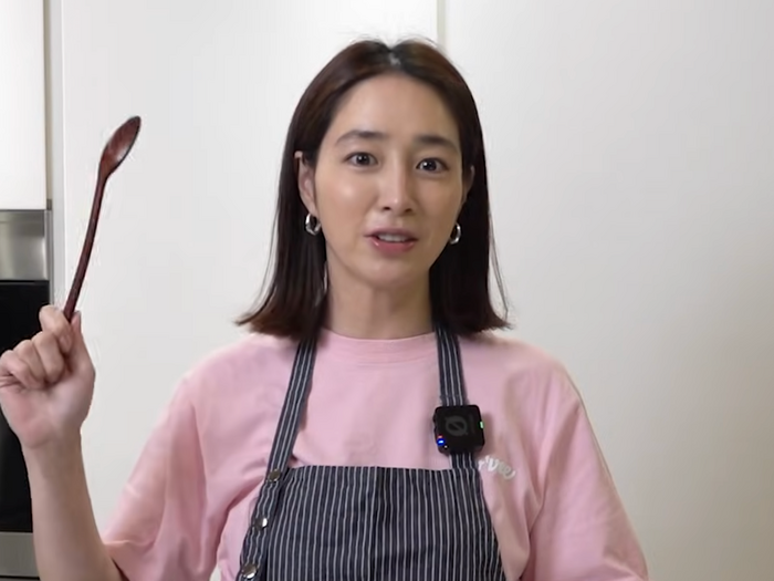 イ・ミンジョン、夫のイ・ビョンホンが毎日食べる“ソウルフード”のレシピ公開!「どうして男たちは…」