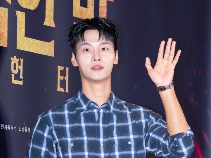 カメラが回れば別人に、新ドラマ『労務士のノ・ムジン』チャ・ハギョンのスチールカット公開