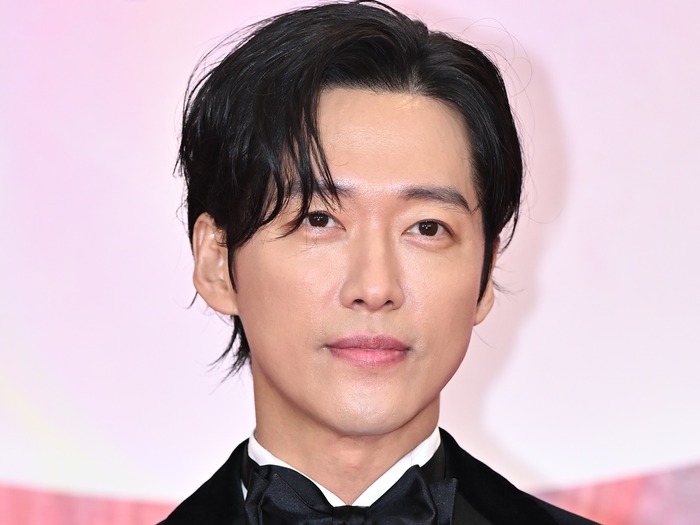 注目の「百想」男性最優秀演技賞で昨年のナムグン・ミンに続くのは誰なのか