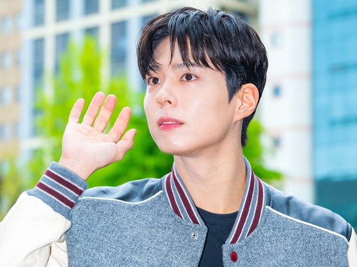 パク・ボゴム主演の『おつかれさま』と『グッドボーイ』はキャラがどこまで違うのか