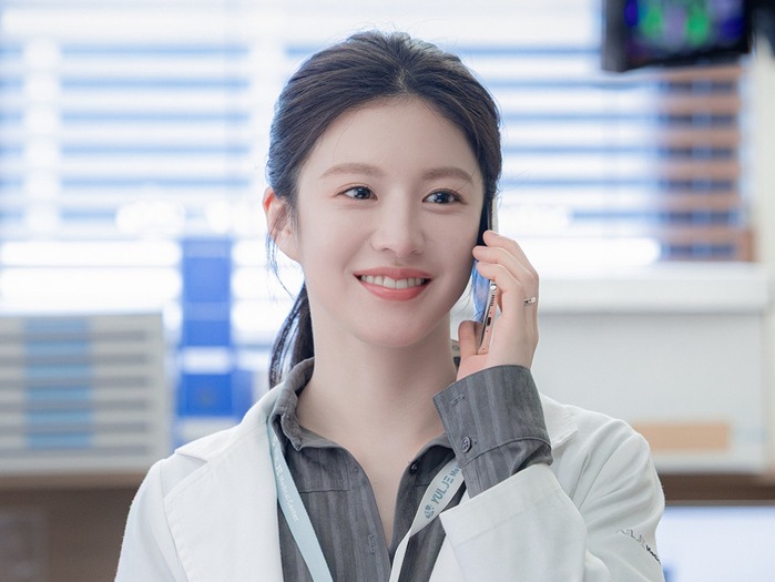 女優コ・ユンジョンが“愛され女優”に。『いつかは賢いレジデント生活』で示した存在感