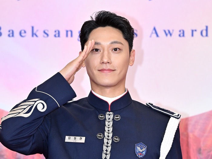 俳優イ・ドヒョン、除隊直後から良いニュース続々!映画監督たちが選ぶ「今年の新しい男優賞」受賞