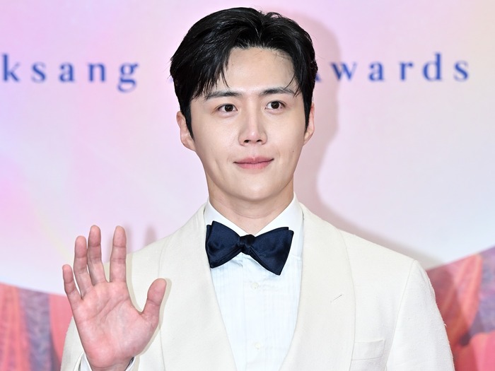 『おつかれさま』で存在感を示したキム・ソンホの過去作で鮮烈だったのは「あの作品」