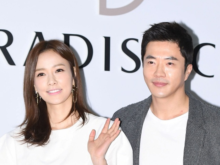 付き合いたて?“結婚17年目” クォン・サンウ♡ソン・テヨン夫婦、変わらぬ美しさと甘さに反響【PHOTO】