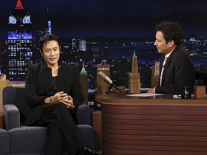 イ・ビョンホン、アメリカ人気ショーに出演。『イカゲーム』スピンオフに言及?