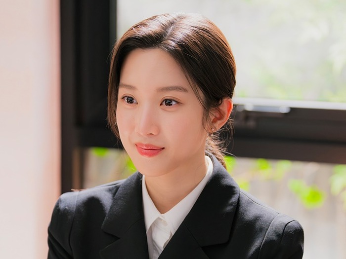 ムン・ガヨンが『瑞草洞』で初の法曹人役に挑戦、試験勉強のように暗記した新たな顔