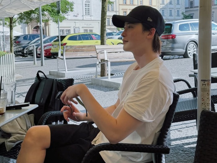 「完全に沼」イ・ジョンソク、筋肉美際立つ夏の“彼氏ファッション”に視線集中!【PHOTO】