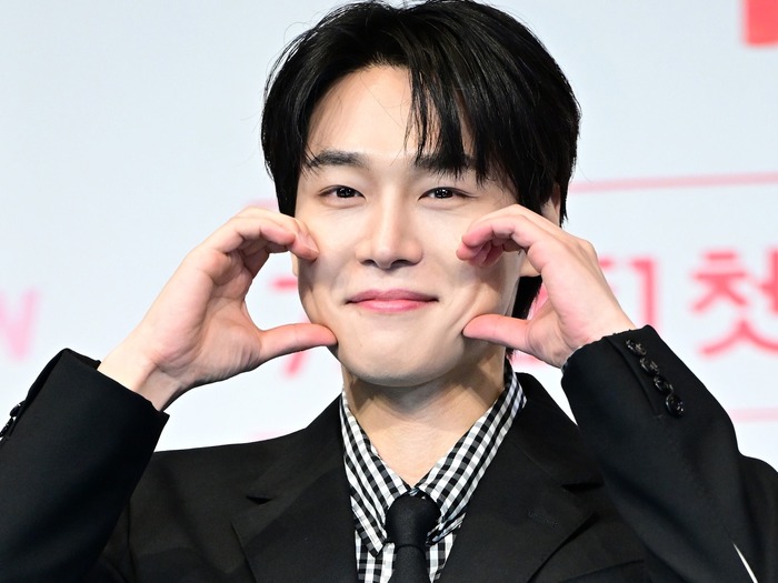 2025年の出演作すべてがヒット記録中!俳優カン・ユソク、演技力&人気で“今年の顔”に急浮上