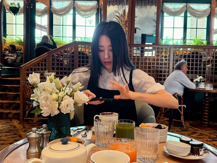 『トンイ』女優パク・ハソン、可愛さ全開で“パリで朝食を”。優雅なひとときに反響【PHOTO】