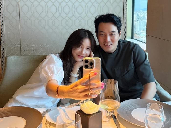 俳優チュ・サンウク、バースデーソングを歌う愛妻家ぶり！夫婦仲の睦まじさが「素敵すぎる」【PHOTO】