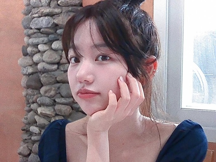 『チャングム』女優の娘イ・ユビ、1年前の写真が“無敵の童顔”と話題「高校時代の写真かと」【PHOTO】