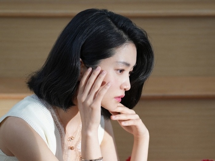 女優キム・テリ、ロングもボブも上品さ全開…ドレス&ジュエリーで放つ圧巻のオーラ【PHOTO】