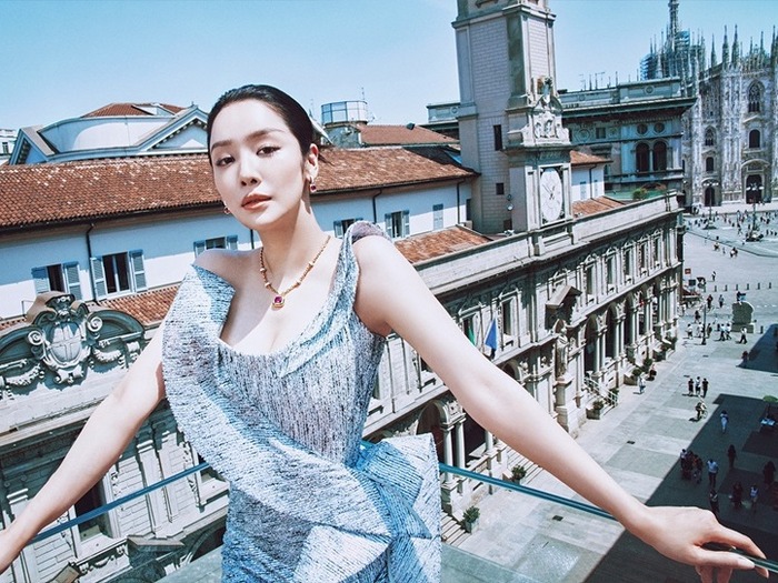 “19禁時代劇”『元敬』主演チャ・ジュヨン、ミラノに降臨…大胆ドレス姿に視線集中！