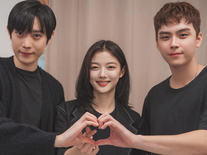 『トンイ』名子役キム・ユジョンが描く破滅的な愛…新ドラマ『親愛なるX』台本読み現場の様子!