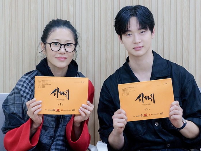 「骨だけ」と囁かれたコ・ヒョンジョンが殺人鬼役で帰還、新ドラマで息子役チャン・ドンユンと共演