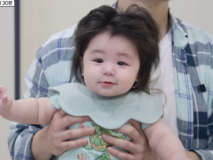 18歳年下の日本人女性と結婚した俳優シム・ヒョンタク、生後6カ月の愛息が“上位3%”と判明!