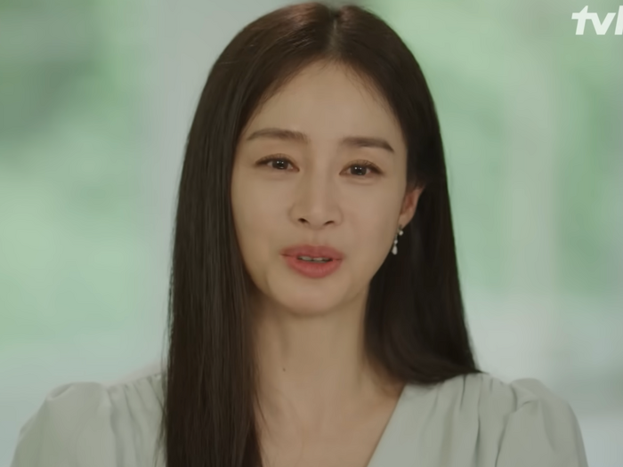 “美人の代名詞” キム・テヒ、お気に入りは『IRIS』の頃の顔!「笑いジワは前向きに…」