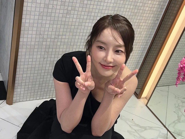 『トンイ』女優、15年前と変わらぬ美貌で公の場に登場！“余裕たっぷりの笑顔”【PHOTO】