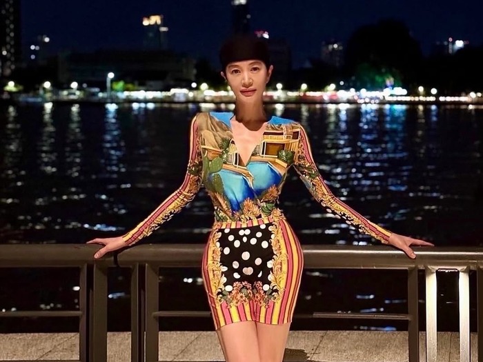 【韓国女優】“驚きの54歳” 女優キム・ヘスの抜群のスタイルに目が釘付け！【PHOTO】