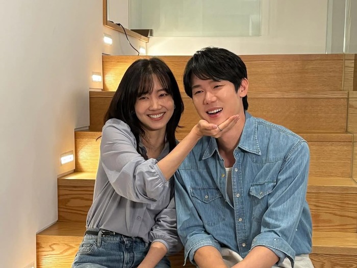 『賢い医師生活』ファン注目!待ちに待った“冬庭カップル”のデート風写真公開!【PHOTO】