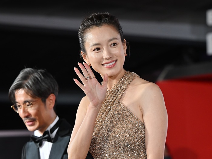 『トンイ』女優ハン・ヒョジュ、華やかなドレス姿で登場!“審査委員”としての品格を放つ【PHOTO】