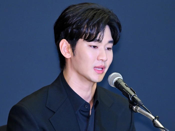 “涙の記者会見”から約6カ月。キム・スヒョンは今、ひとり登山でストレス発散してる？