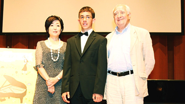 『僕のピアノコンチェルト』（左から）司会を務めた女優の竹下景子、テオ・ゲオルギュー、フレディ・ムーラー監督