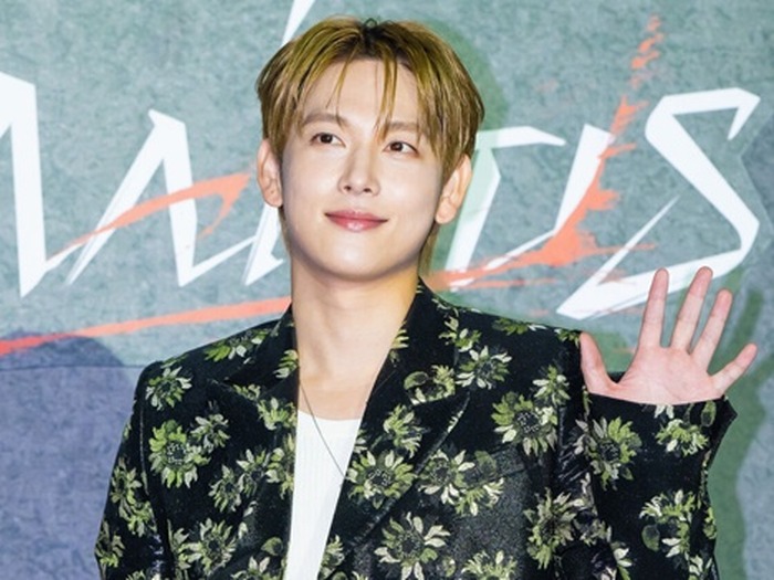 俳優イム・シワンがSMエンタからソロアルバムを準備中であることが明らかに