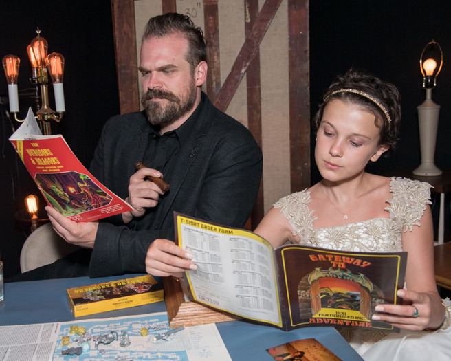 デヴィッド・ハーバー、ミリー・ボビー・ブラウン Photo by Rob Latour/Variety/Penske Media via Getty Images