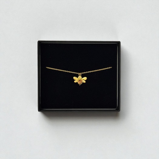 グッズ第2弾「ぶんぶん蜂ネックレス」