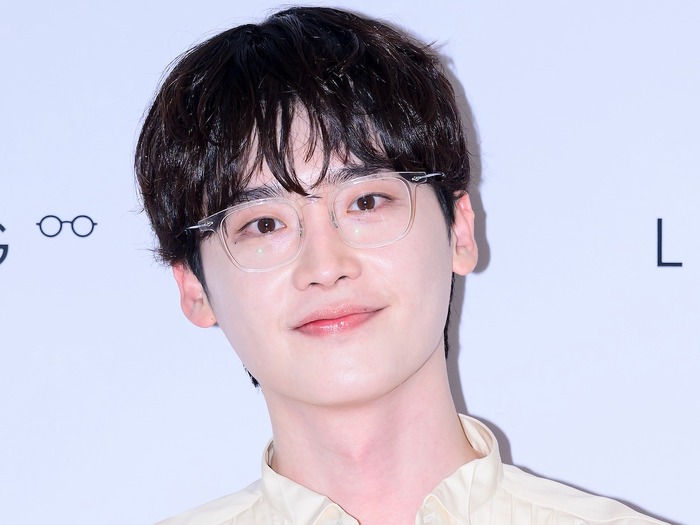 スタッフへの“優しい心遣い”にほっこり…。俳優イ・ジョンソクがスタッフに太っ腹なプレゼント!