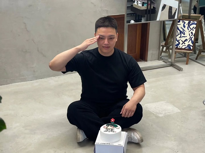 子役出身俳優ヨ・ジング、入隊前日に“坊主頭”公開!1年6カ月の兵役スタート【PHOTO】