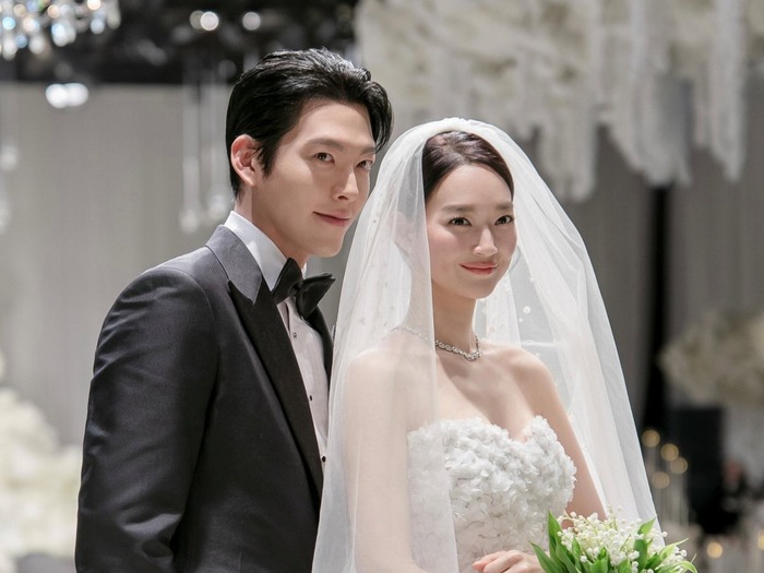 夫婦になったキム・ウビン♡シン・ミナ、映画のような結婚式のスナップ公開!【PHOTO】