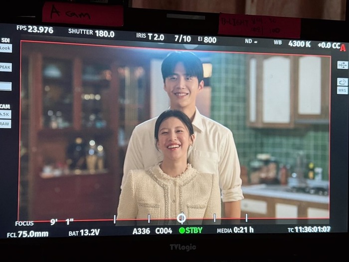 『恋の通訳、できますか?』カップルが匂わせ!? 粋なインスタ投稿にファン歓喜!【PHOTO】