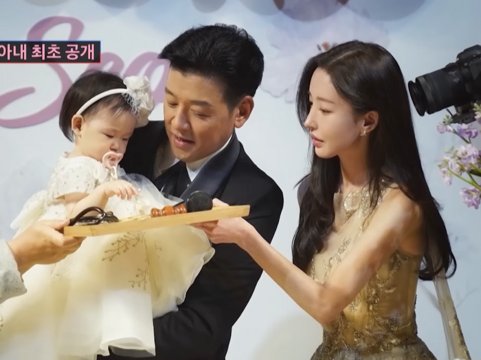 “元祖韓流プリンス”リュ・シウォン、19歳年下の美人妻をテレビ初公開!