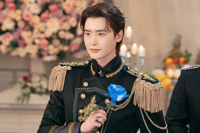 イ・ジョンソク「再婚承認を要求します」(c)  2026 Disney and its related entities