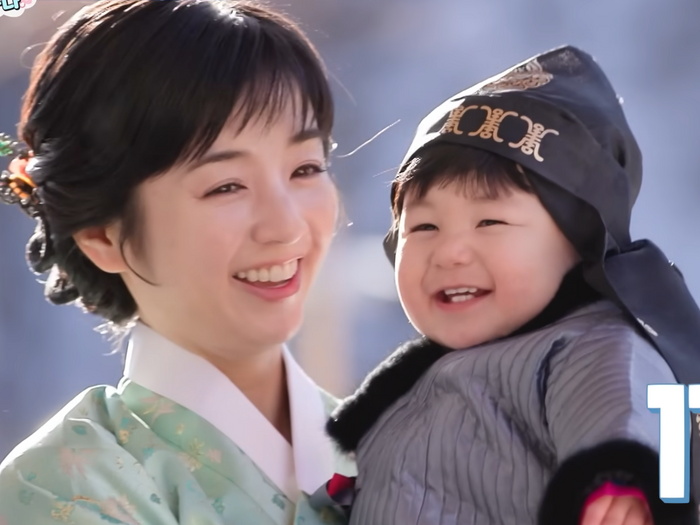 俳優シム・ヒョンタクの愛息ハルくん、1歳の誕生日の様子は?サヤさん&日本の祖父母も総出動!