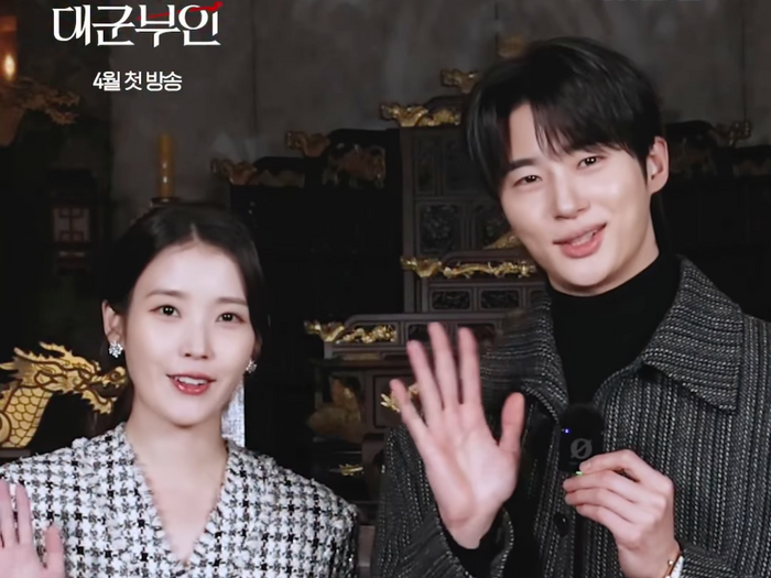 国民に新年のご挨拶!? “夫婦ケミ” IU×ビョン・ウソクがサプライズ登場！