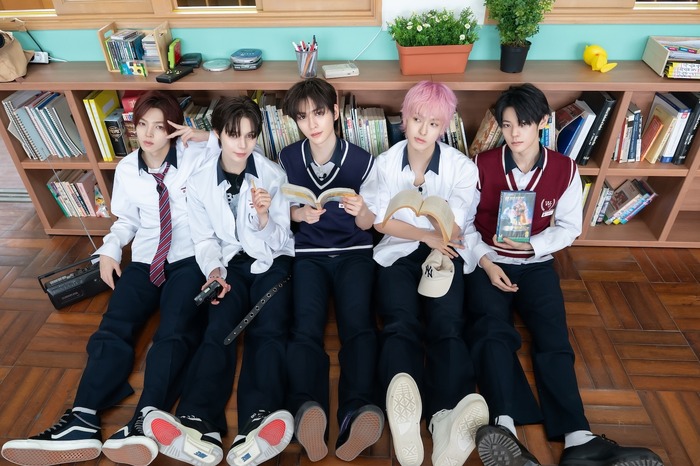 90年代クラス「応答せよ!僕らのハイスクール」(C) 2026 SM ENTERTAINMENT & eggiscoming CO., Ltd. ALL RIGHTS RESERVED.