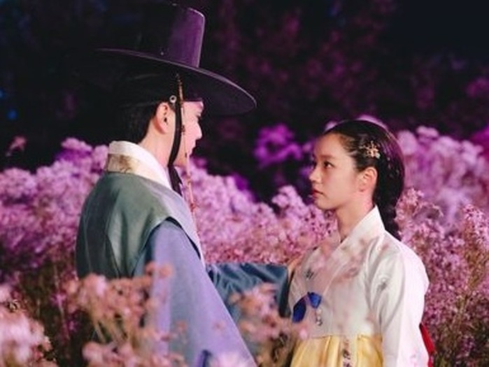 『花が咲けば、月を想い』ユ・スンホ×イ・ヘリ、ついにキス寸前