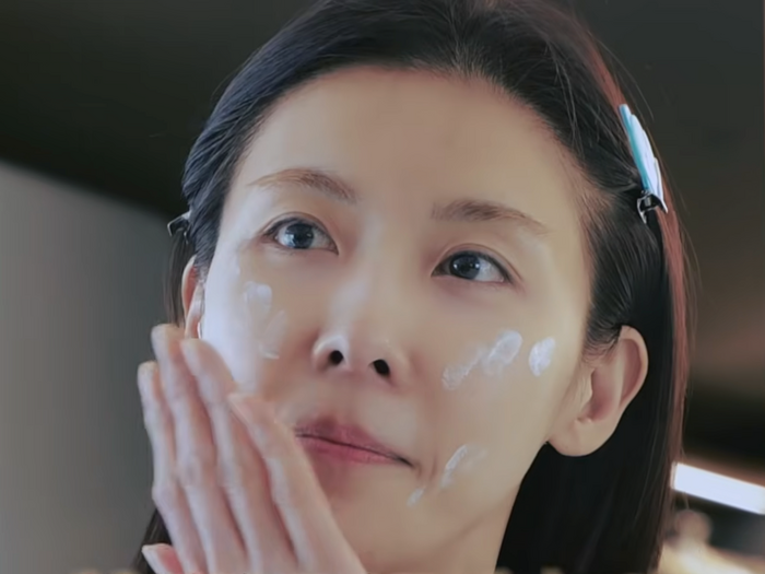 ハ・ジウォン、15年間1日も欠かさず続けた“朝の美肌ルーティン”を披露！「レモン大好き」