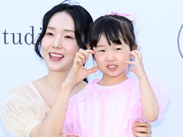 チェ・ジウら韓国スターたちが「不妊治療」や「育児の苦労」を率直に語る理由