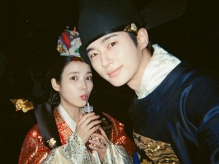 IU♥ビョン・ウソク、結婚式“胸キュン”未公開写真が続々明らかに【PHOTO】