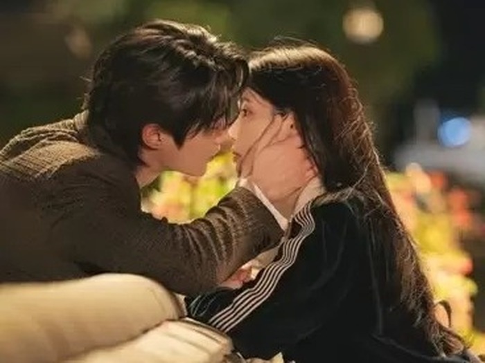 IUとビョン・ウソクがキスすれば視聴率が上昇！『21世紀の大君夫人』のここがスゴい!!