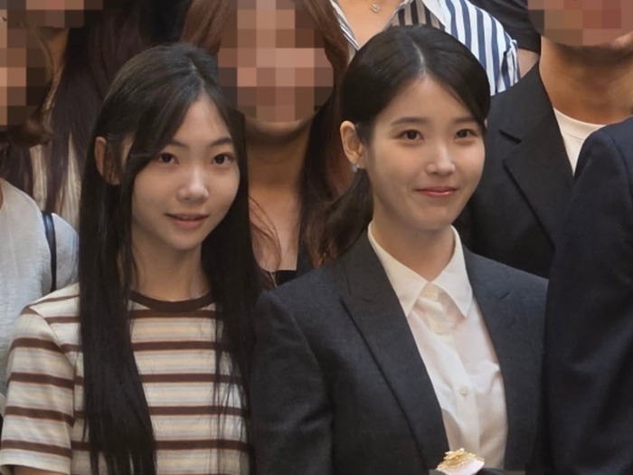 IUが『おつかれさま』共演子役と結婚式場で再会!母娘を感動させた“心遣い”が明らかに「本当に心優しい人」