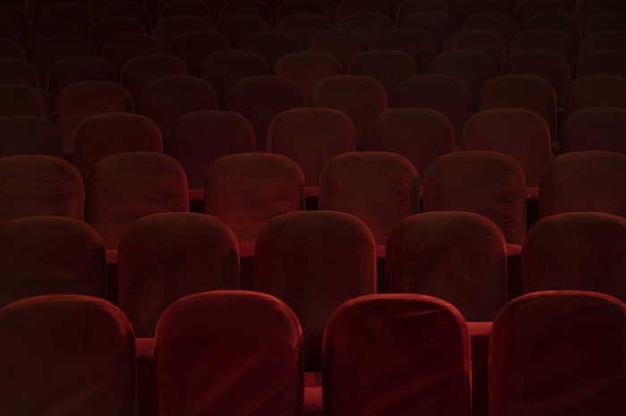 映画館※イメージ　　写真：Bram Janssen/AP/アフロ