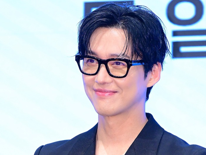 妻の妊娠で幸せいっぱいのナムグン・ミン、新ドラマでは離婚寸前の夫役に!これぞ“プロの余裕”