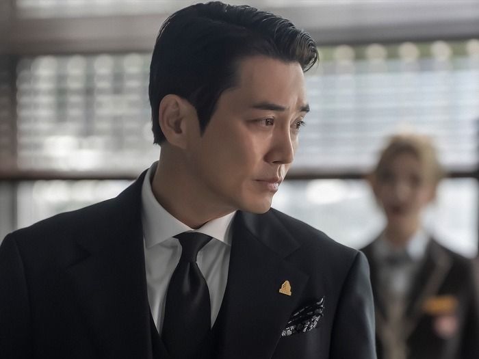 “初の悪役” チュ・サンウクの冷酷な狂気に戦慄…大ヒット中『エージェント・キム』で魅せた新境地！