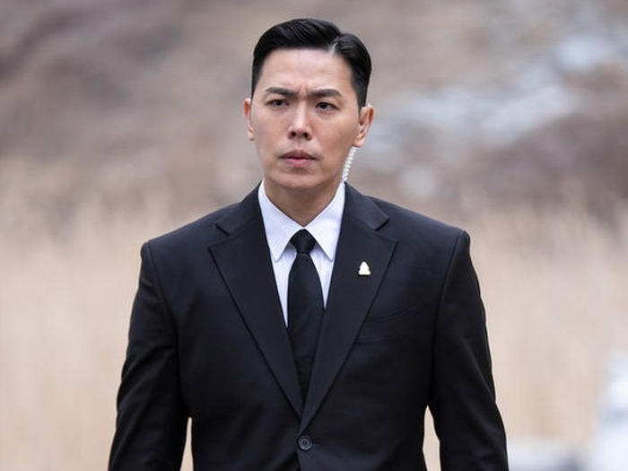 『エージェント・キム』“チュ・サンウクの右腕役”の俳優イ・ドンハ、不気味な悪役演技で注目!