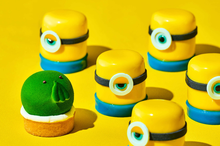 「いたずらミニオンのバナナケーキ」「禁断のグリーンモンスターケーキ」(品川プリンスホテル)